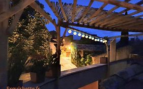 L'Exquishette De Lourmarin, Un Nid Sur Les Toits.
